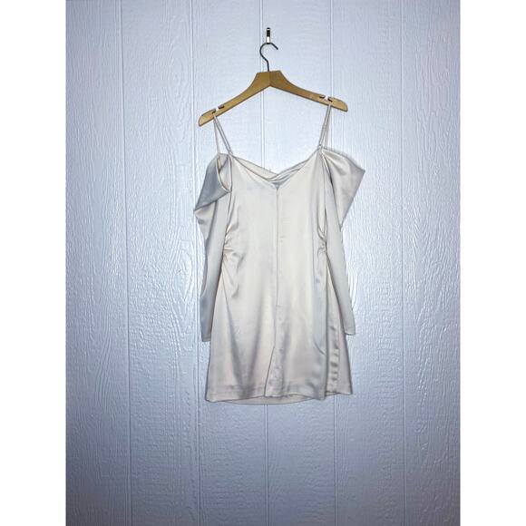 EVER NEW Evangelina Draped Whited Satin Cold Shoulder Dress US 4 NWT - Picture 3 of 16